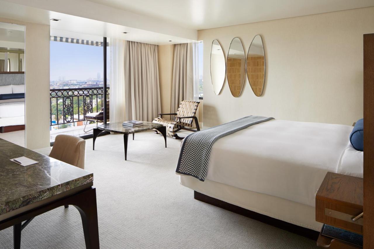 The London West Hollywood At Beverly Hills Exterior foto A guest room at the Four Seasons Hotel