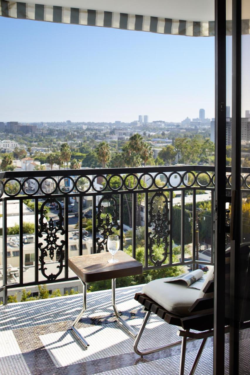The London West Hollywood At Beverly Hills Exterior foto View from the balcony of a suite at the Beverly Hills Hotel
