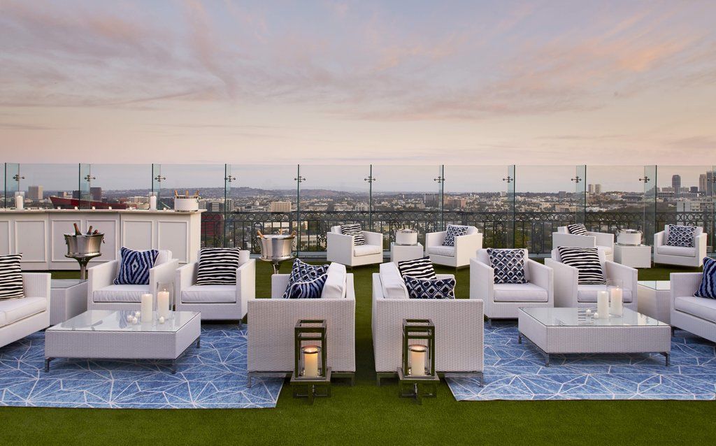 The London West Hollywood At Beverly Hills Exterior foto The rooftop lounge at the Beverly Hills Hotel